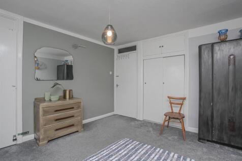 Bedroom 1 2.jpg