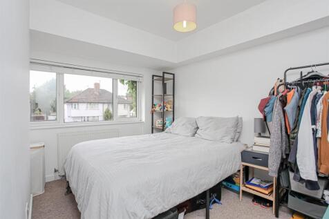 Bedroom 1.jpg