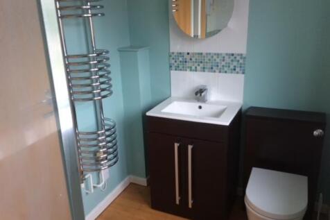 3 Bushy Close bathroom.JPG