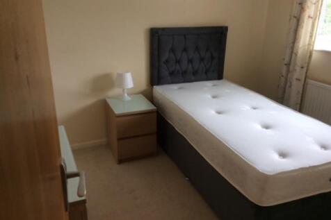 3 Bushy Close single bedroom2.JPG