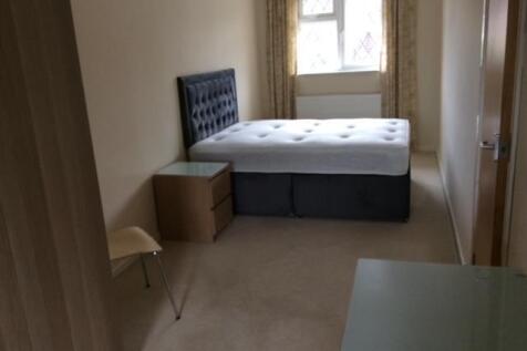 3 Bushy Close bedroom2.JPG