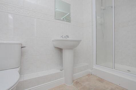 Ensuite Bathroom.jpg