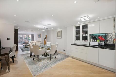 Kitchen / Dining