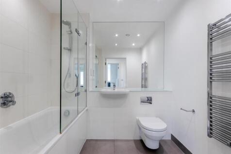 Roebuck House Flat 18 SW15 PH4.jpg