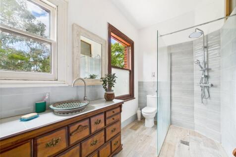 En-Suite Main House