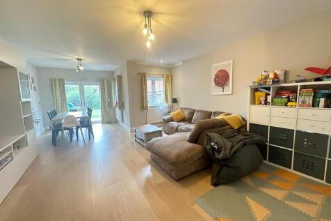 Lounge new - 62 Trenchard.jpg