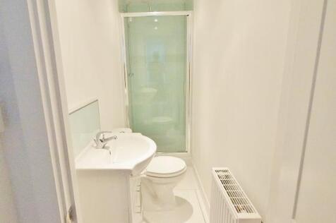 F10 18 Berk Shower Room.jpg