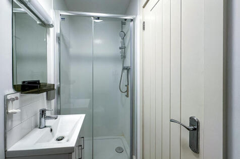 Flat 3 Shower Roo...