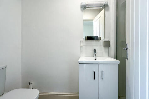 Flat 3 Shower Roo...