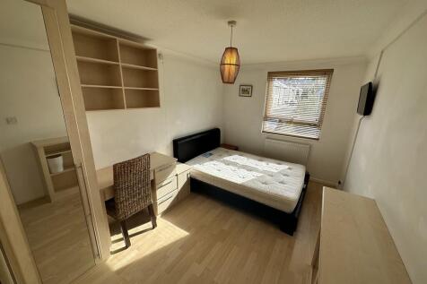 Master Bedroom (1...