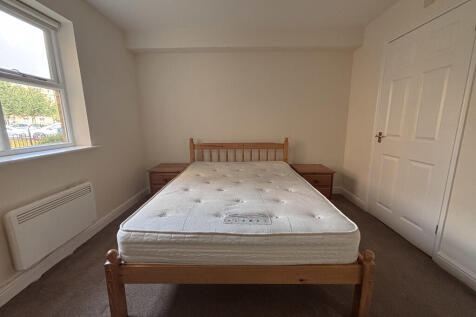 Master Bedroom (1...