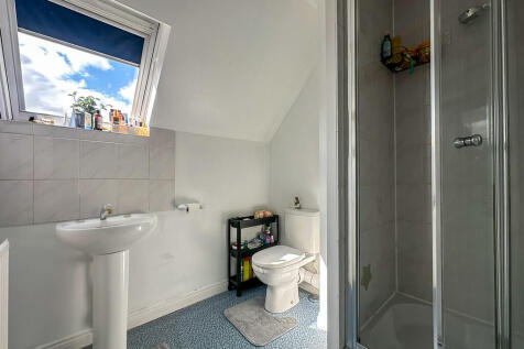 Bedroom 5 Ensuite