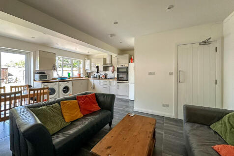 Communal living s...