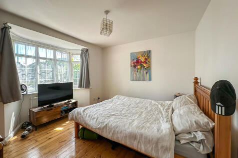 Bedroom 1 (2)