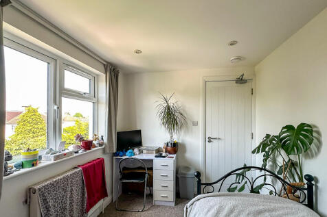 Bedroom 5 (2)