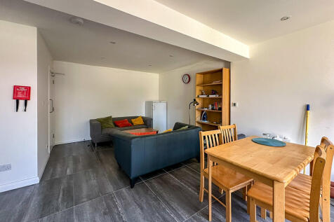 Communal living s...