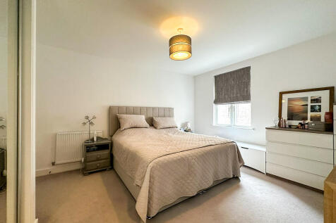 Bedroom 1 (2)