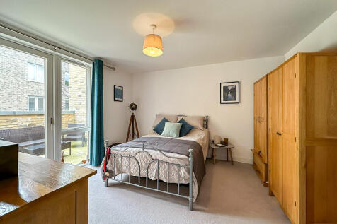 Bedroom 2 (2)