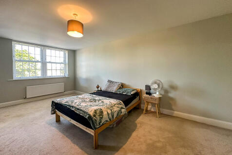 Bedroom 1 (2)