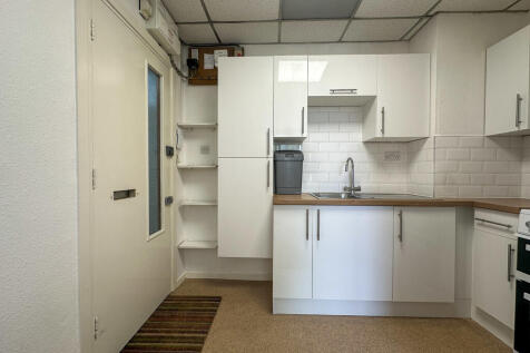 Entrance/ Kitchen