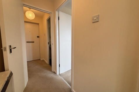 Entrance Hallway ...