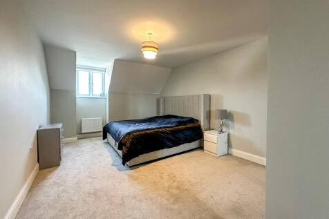 Bedroom 1 (2)