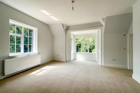 Bedroom 1 (2)