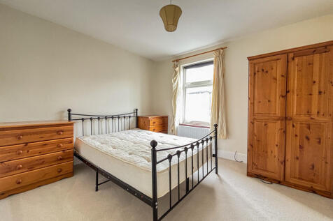 Front Bedroom (1)