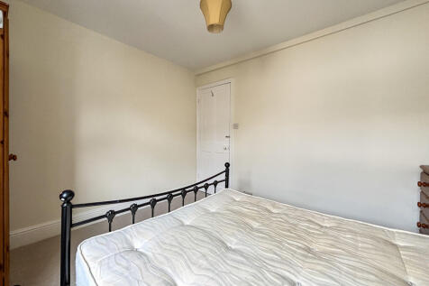 Front Bedroom (3)