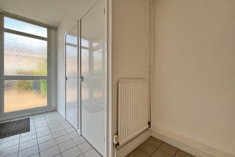 Entrance Hallway ...
