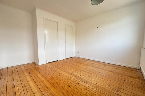 Master Bedroom (4...
