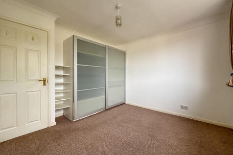 Master Bedroom (4...