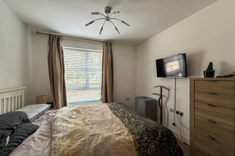 Master Bedroom (1...