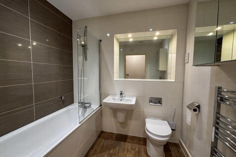 Family Bathroom 1