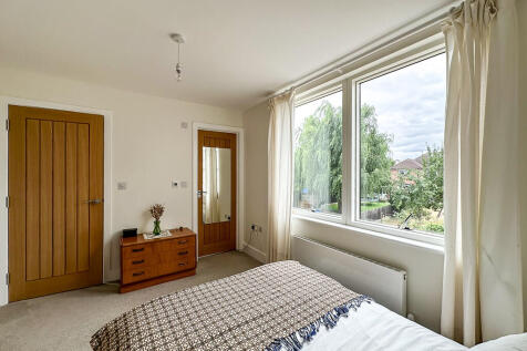 Master Bedroom (1...