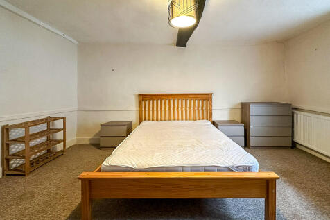 Bedroom One (2)