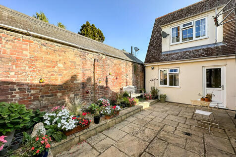 Courtyard Garden ...