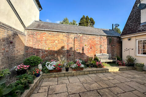 Courtyard Garden ...