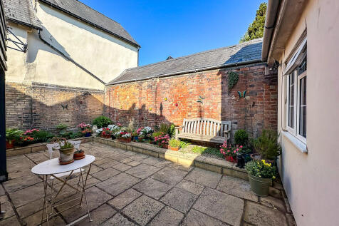 Courtyard Garden ...