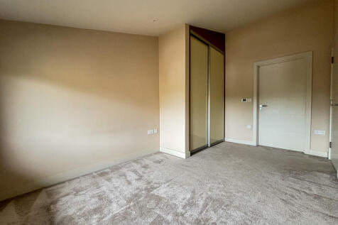 Master Bedroom (2...