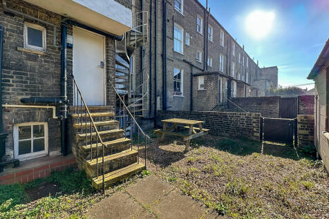 Communal Garden (...