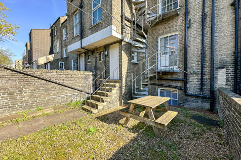 Communal Garden (...