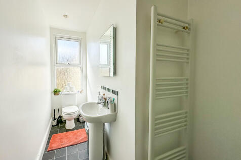 Room 4 Ensuite (2...