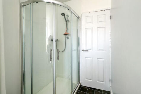 Room 4 Ensuite (3...