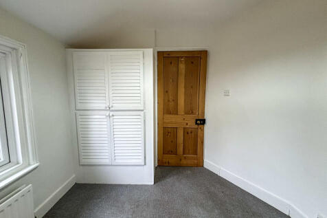 Rear Bedroom/Stud...