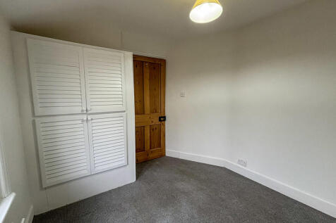 Rear Bedroom/Stud...