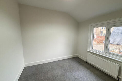 Rear Bedroom/Stud...