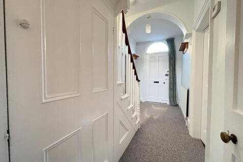 Entrance Hallway ...