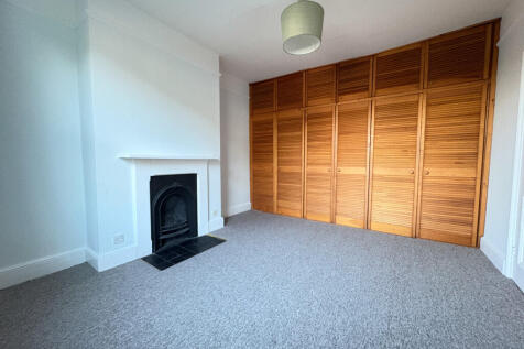 Master Bedroom (2...