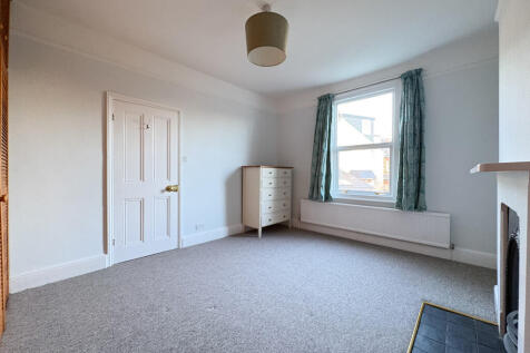 Master Bedroom (4...